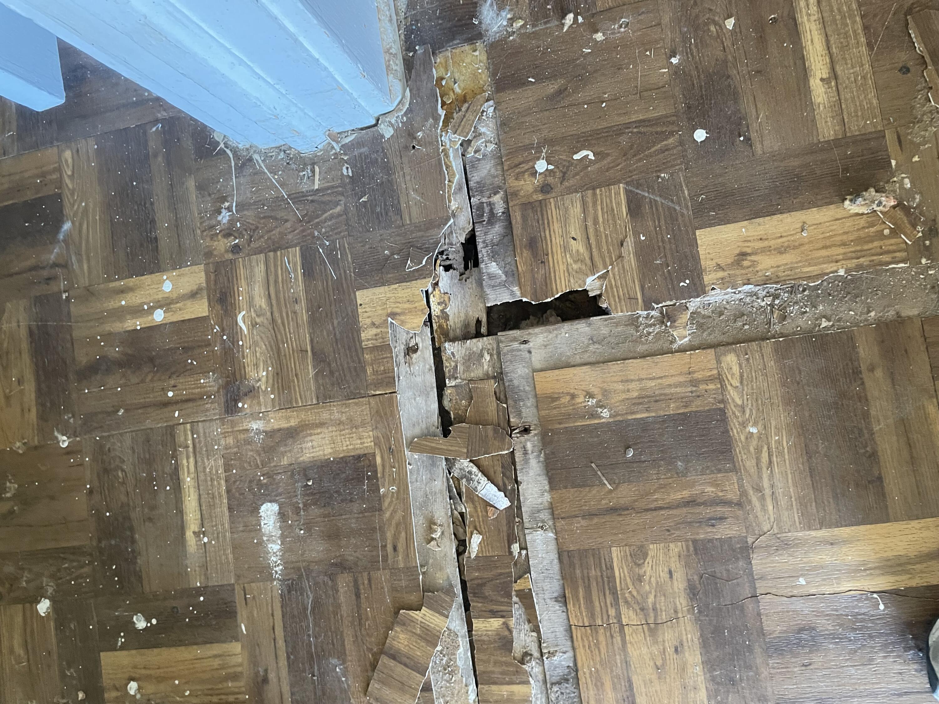 101 S Avenue Post, TX 79356 - Photo 4 of 19 a bathroom with a glass shower door