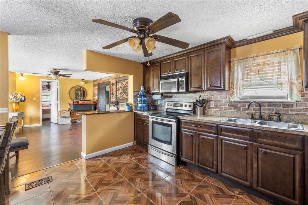 1733 Oakland Road West Lakeland, FL 33801 - Photo 11 of 46 Gallery Image 11