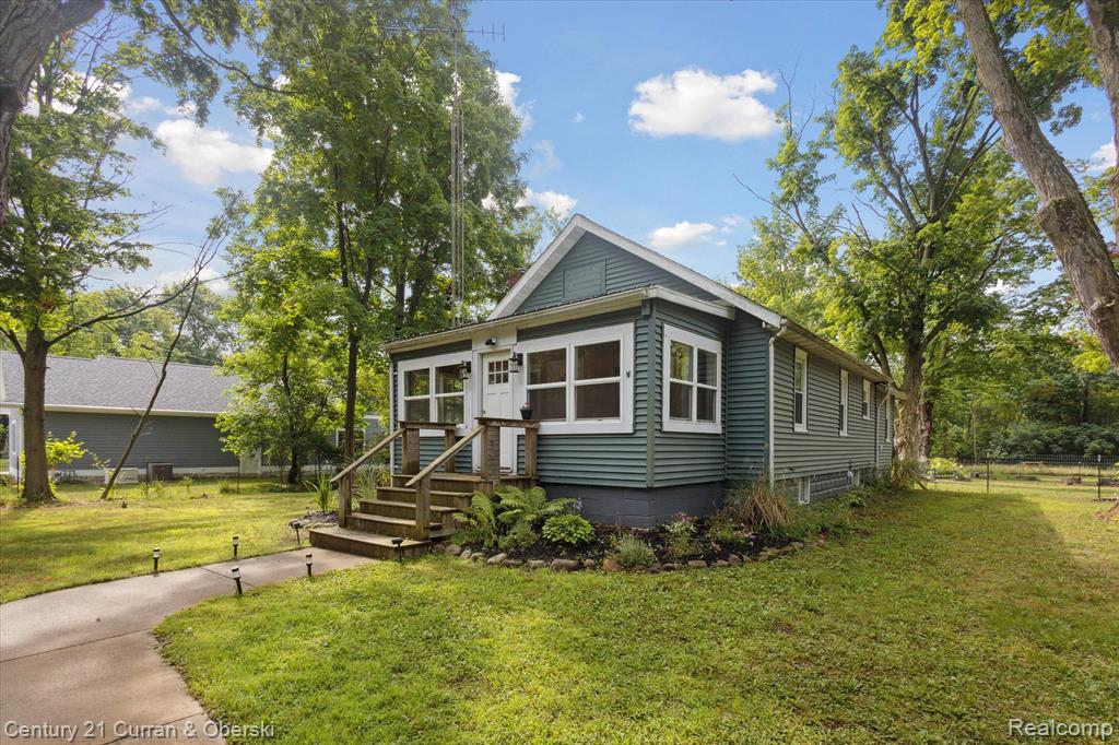 7840 Forest Beach Road Watervliet, MI 49098 - Photo 5 of 44 Gallery Image 5