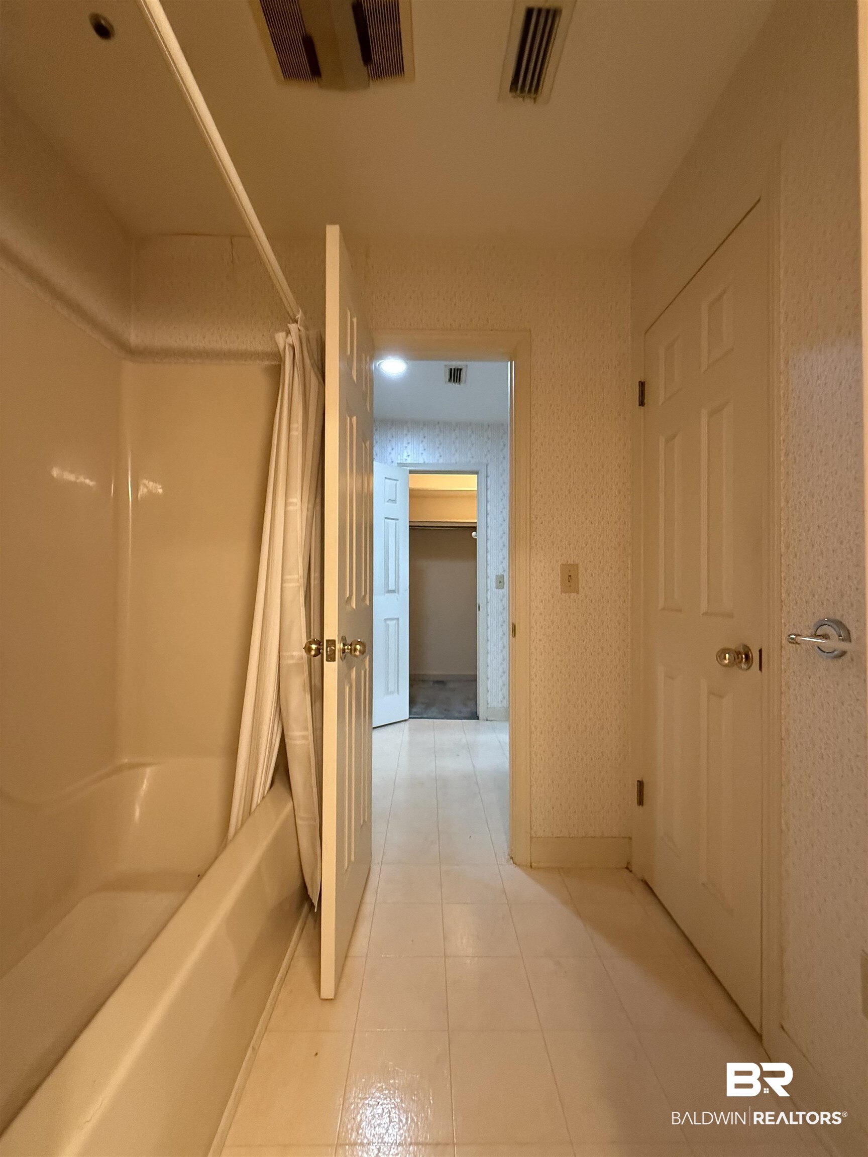 295 Norwood Road Monroeville, AL 36460 - Photo 15 of 32 Full bath featuring tile patterned floors and shower / tub combo