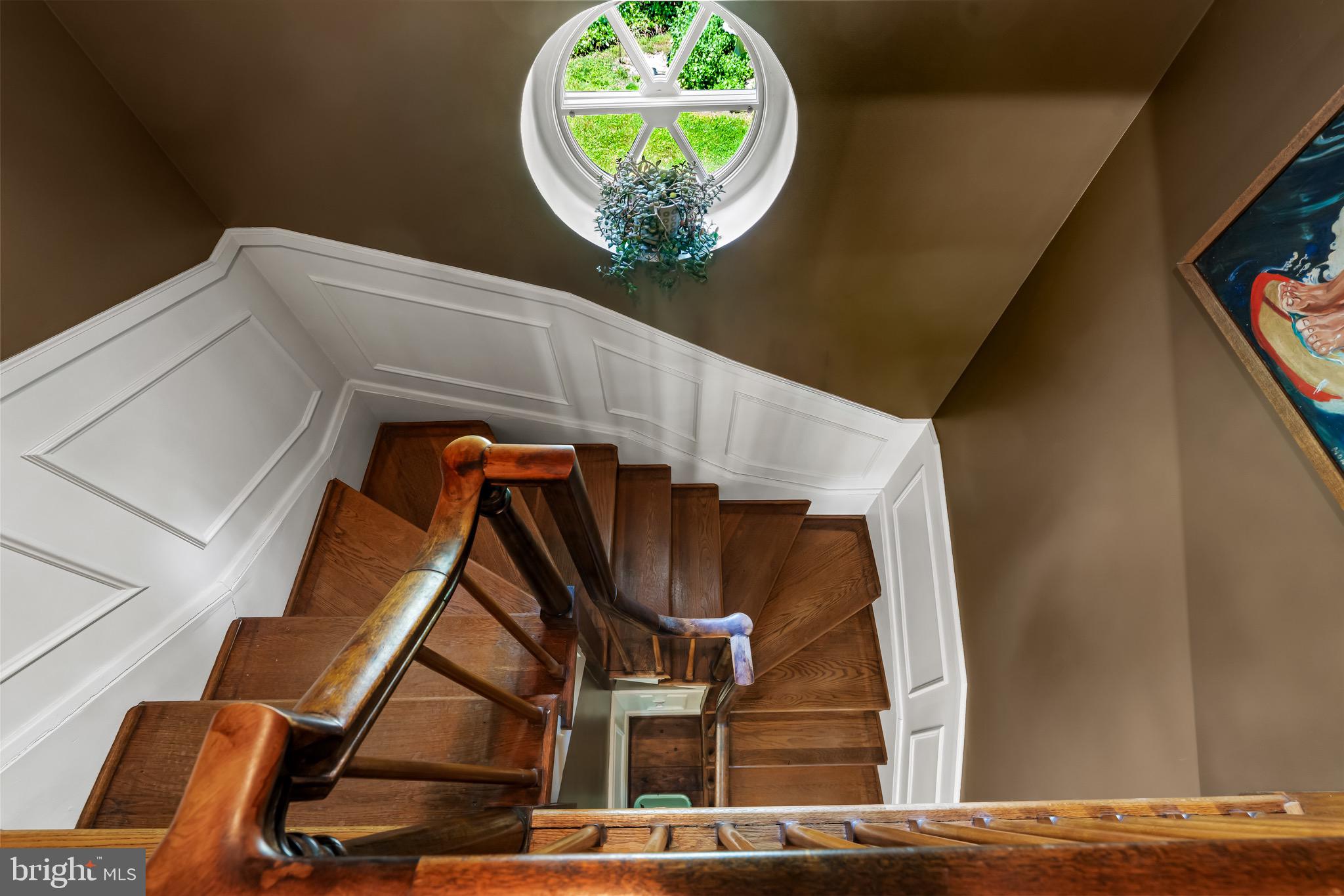 11708 Chapman Road Kingsville, MD 21087 - Photo 18 of 68 Stairwell with curved rail