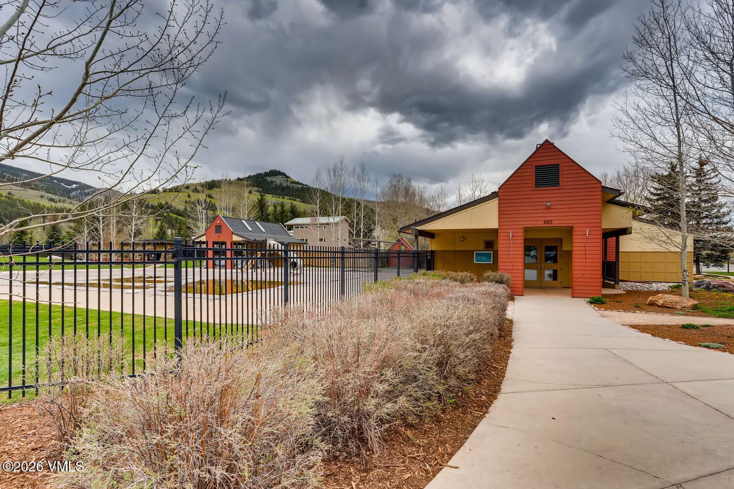 392 Eagle Road, Unit F2 Avon, CO 81620 - Photo 12 of 14 Swimming pool