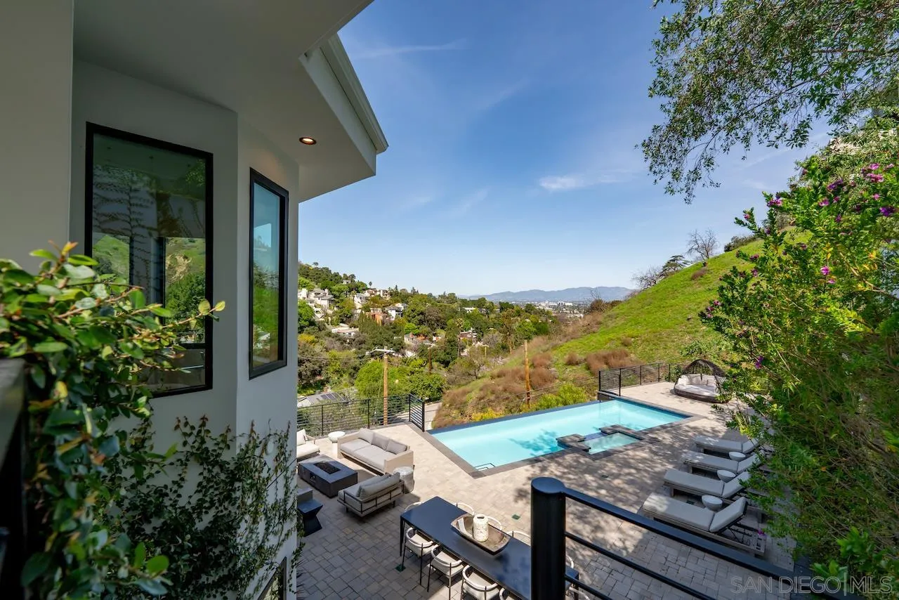 3820 Knobhill Drive Sherman Oaks, CA 91423 - Photo 23 of 75