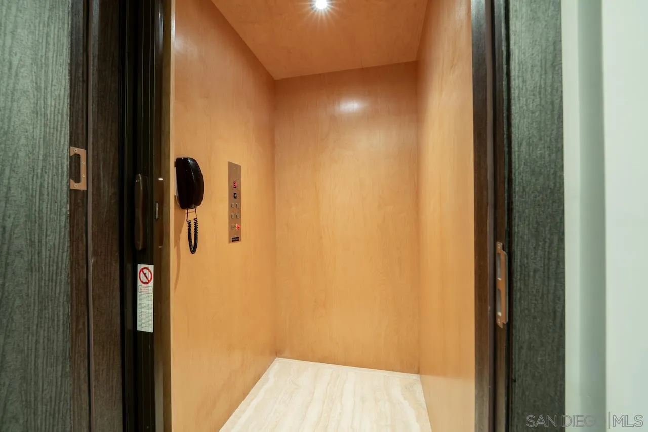 3820 Knobhill Drive Sherman Oaks, CA 91423 - Photo 59 of 75 a view of a bathroom