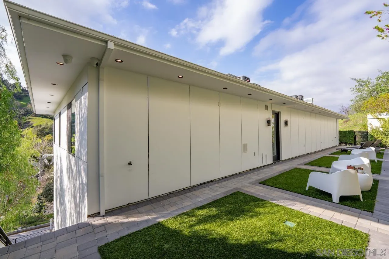 3820 Knobhill Drive Sherman Oaks, CA 91423 - Photo 63 of 75 a view of an outdoor space