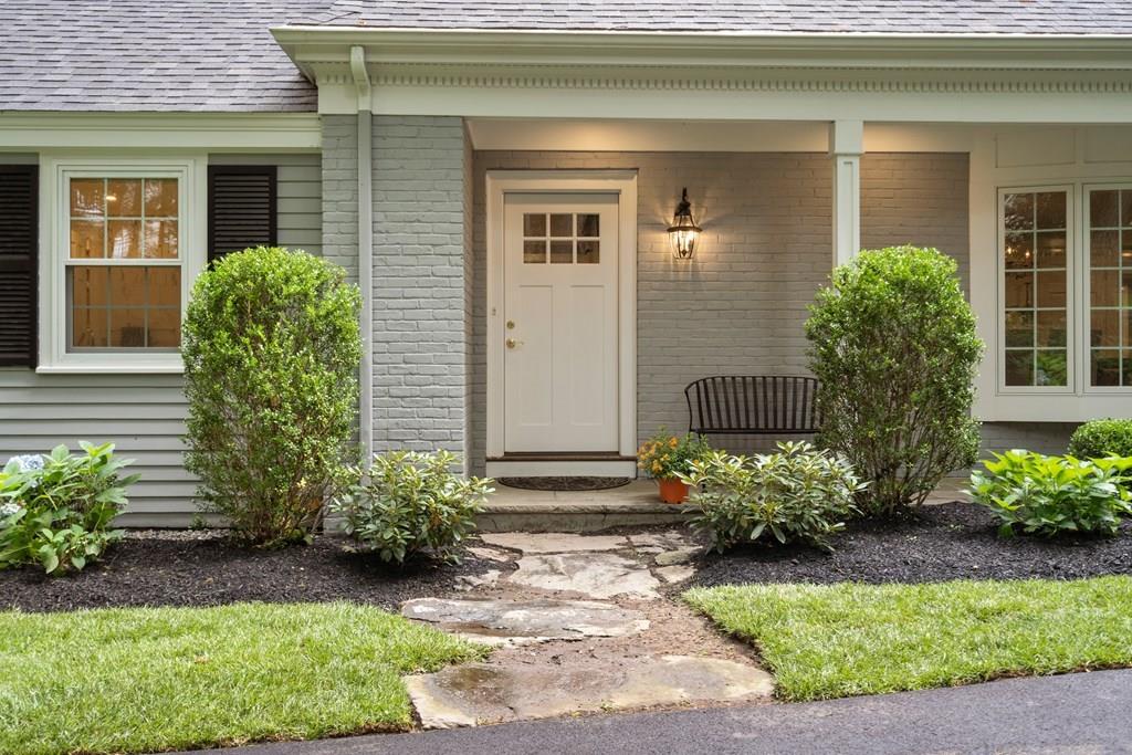 75 Pigeon Hill Road Weston, MA 02493 - Photo 4 of 34