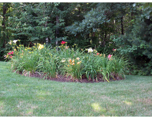 37 Country Road Uxbridge, MA 01569 - Photo 15 of 16 Gallery Image 15