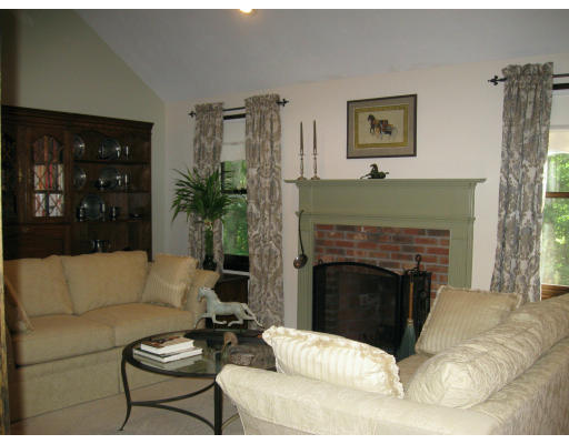 37 Country Road Uxbridge, MA 01569 - Photo 7 of 16 Gallery Image 7
