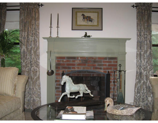 37 Country Road Uxbridge, MA 01569 - Photo 8 of 16 Gallery Image 8