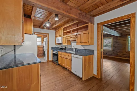 $899,000 | 643 Old Stonehouse Road, Chapel Hill, NC 27516