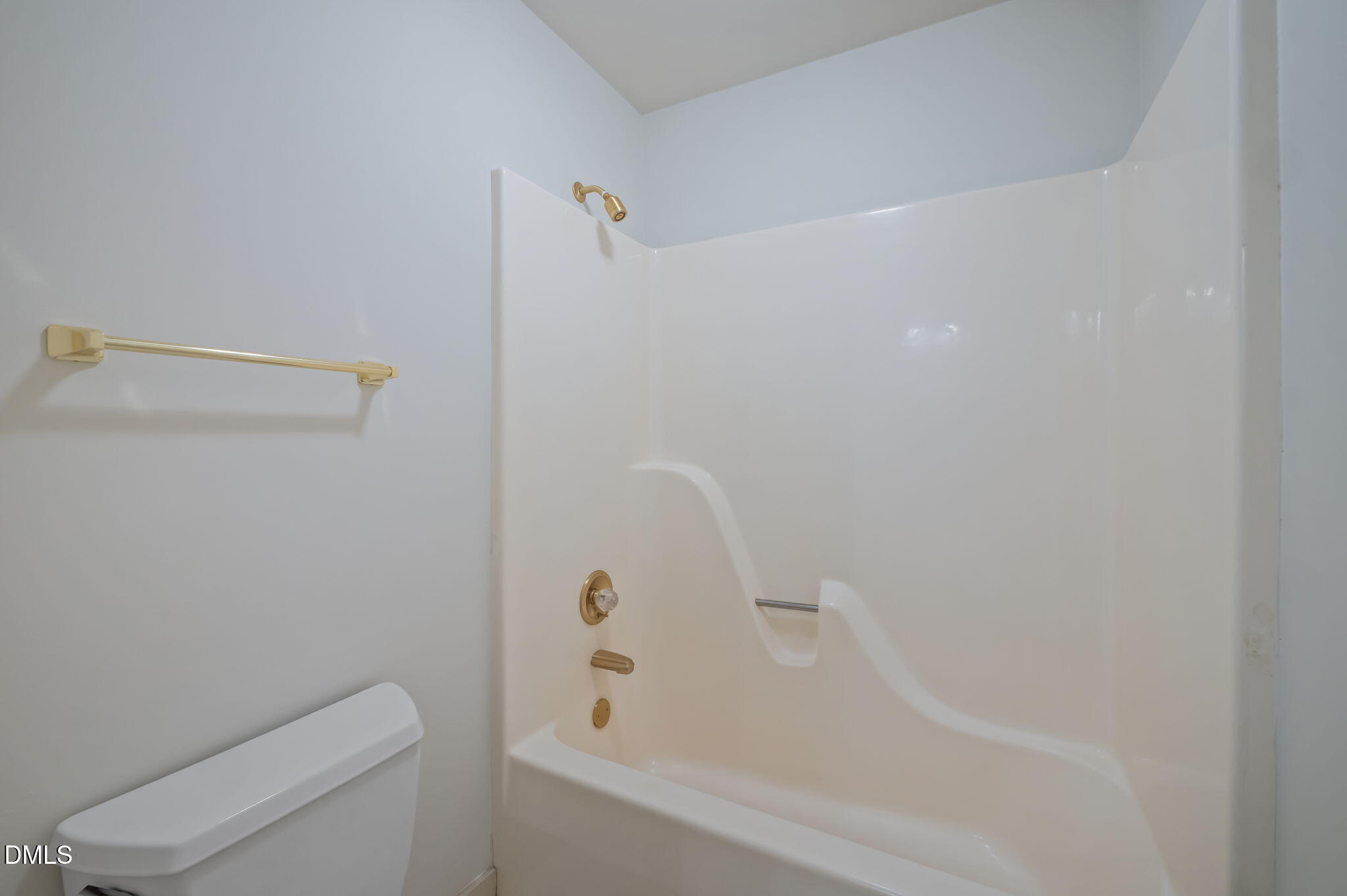 643 Old Stonehouse Road Chapel Hill, NC 27516 - Photo 36 of 63 a bathroom with a bathtub and toilet