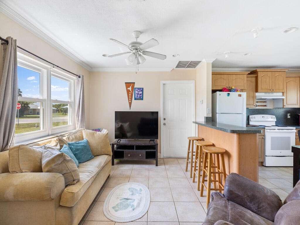 6704 Eden Road Fort Pierce, FL 34951 - Photo 9 of 32 0B2A8897