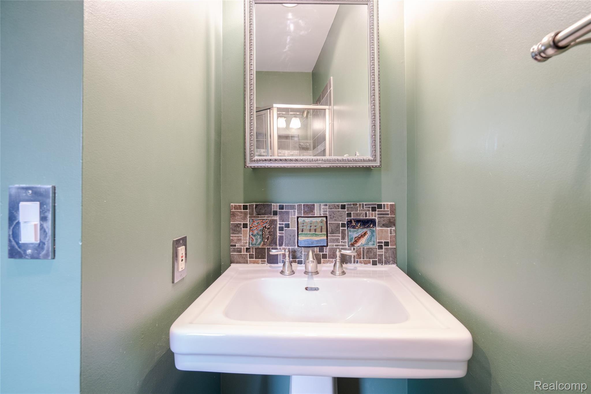 1326 Cambridge Road Berkley, MI 48072 - Photo 18 of 26 Cambridge-18.jpg