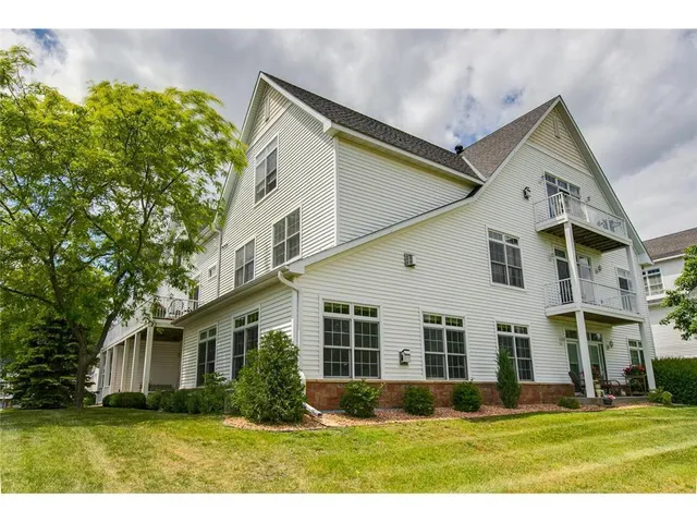 $2,200 | 2100 Old School Road, Unit 108, Mound, MN 55364