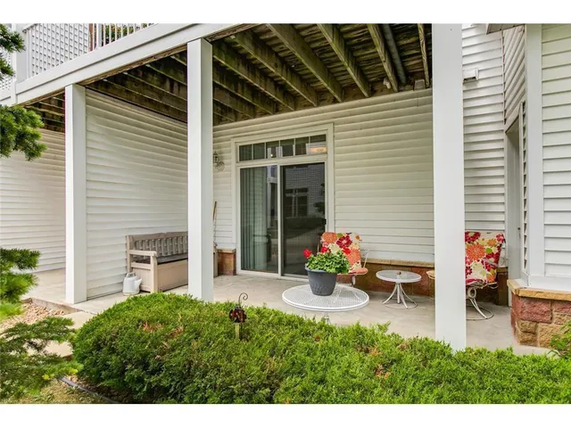 $2,200 | 2100 Old School Road, Unit 108, Mound, MN 55364