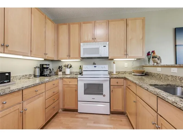 $2,200 | 2100 Old School Road, Unit 108, Mound, MN 55364