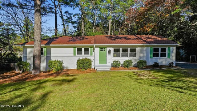 $499,000 | 475 West Maine Avenue, Southern Pines, NC 28387