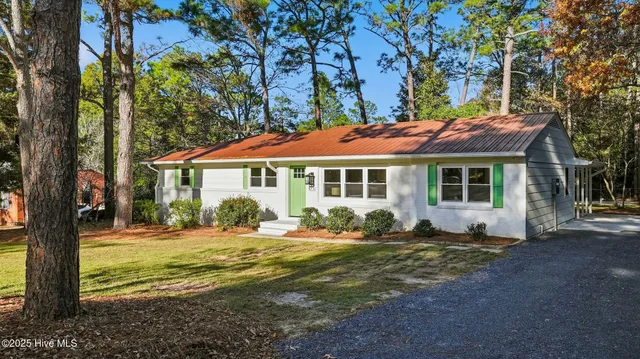 $499,000 | 475 West Maine Avenue, Southern Pines, NC 28387