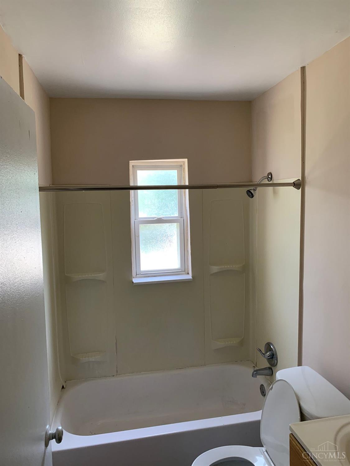 206 Clark Road Reading, OH 45215 - Photo 8 of 12