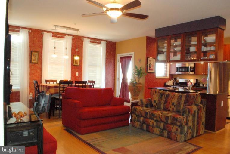 181 East Reed Avenue, Unit 313 Alexandria, VA 22305 - Photo 3 of 22 Living Room