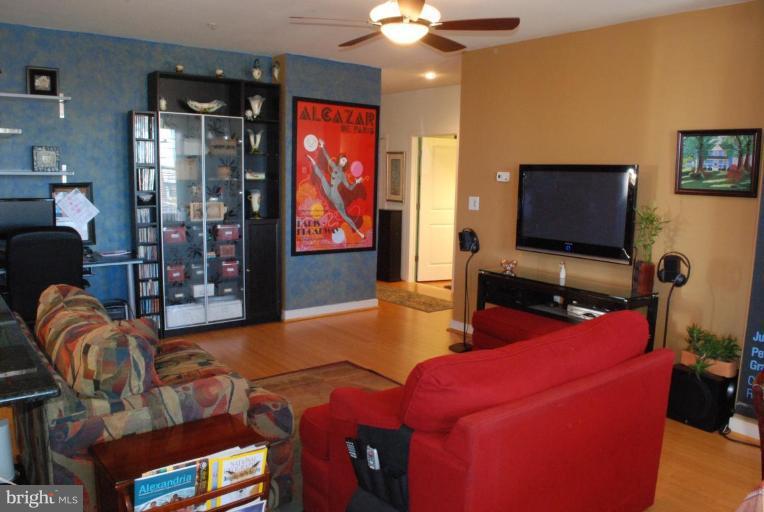 181 East Reed Avenue, Unit 313 Alexandria, VA 22305 - Photo 4 of 22 Living Room #2