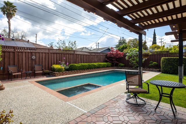 a garden with chairs in patio