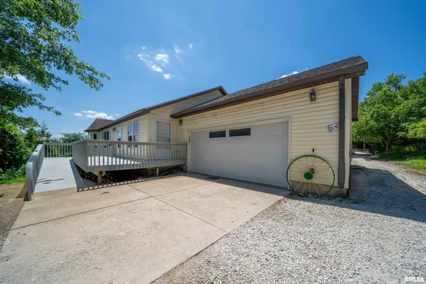 $430,000 | 21501 North Berchtold Road, Chillicothe, IL 61523