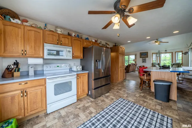 $449,900 | 21501 North Berchtold Road, Chillicothe, IL 61523