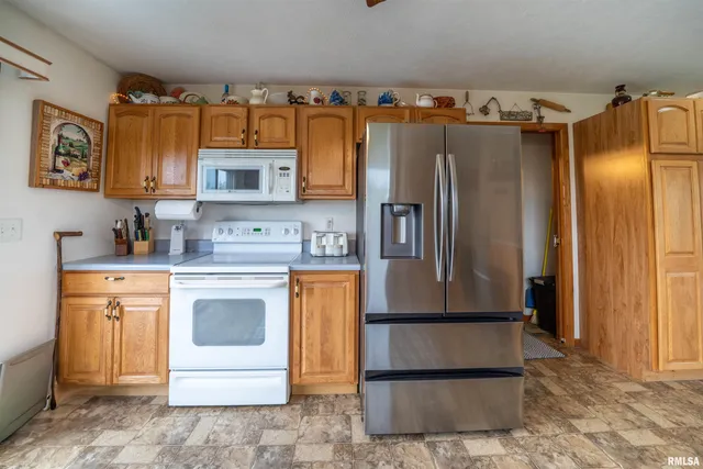 $449,900 | 21501 North Berchtold Road, Chillicothe, IL 61523