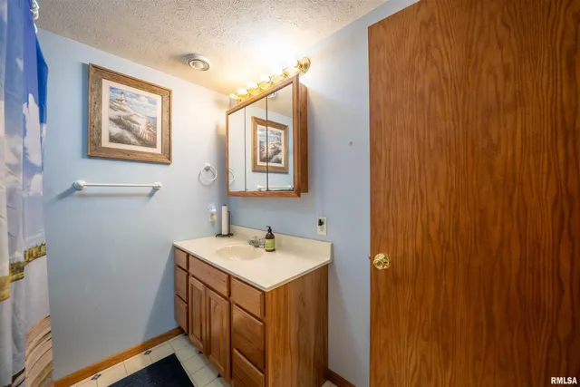 $449,900 | 21501 North Berchtold Road, Chillicothe, IL 61523