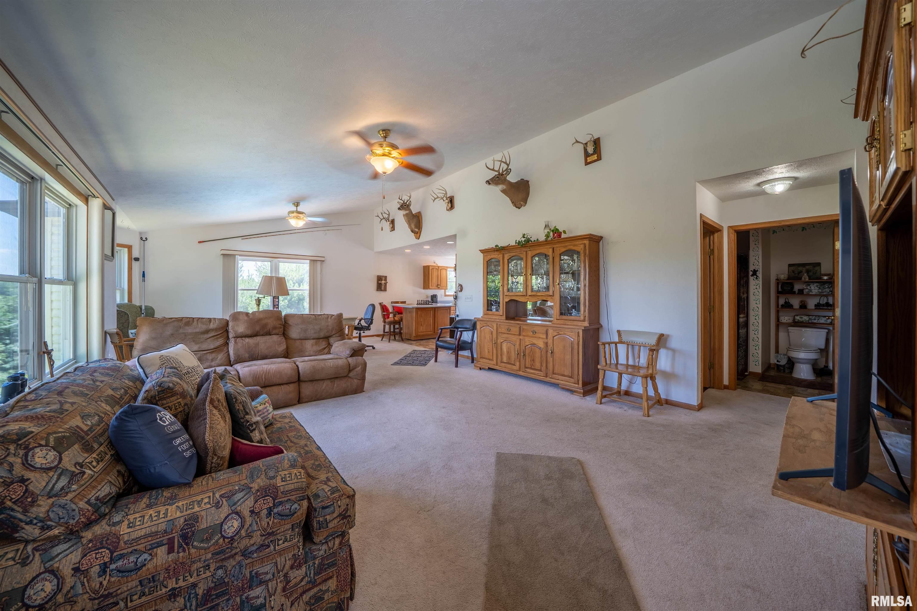 21501 North Berchtold Road Chillicothe, IL 61523 - Photo 4 of 100