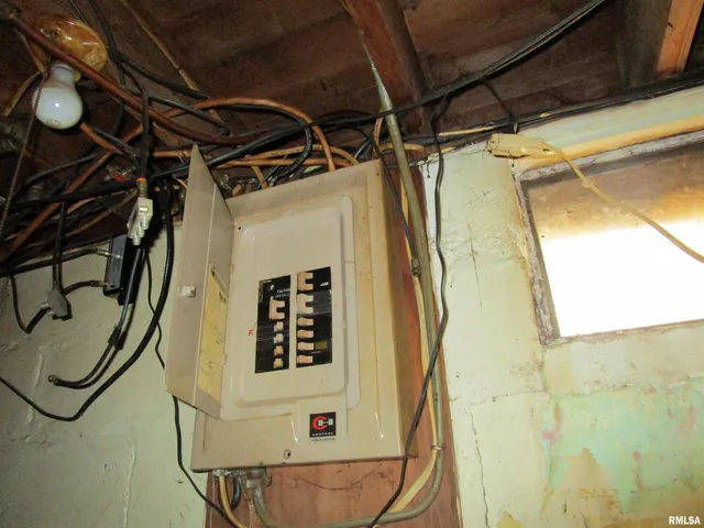 $150,000 | 411 Caldwell Street, Jacksonville, IL 62650