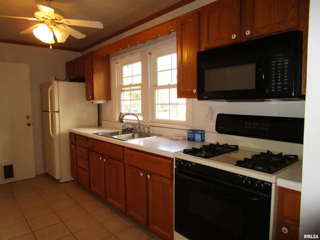 $150,000 | 411 Caldwell Street, Jacksonville, IL 62650