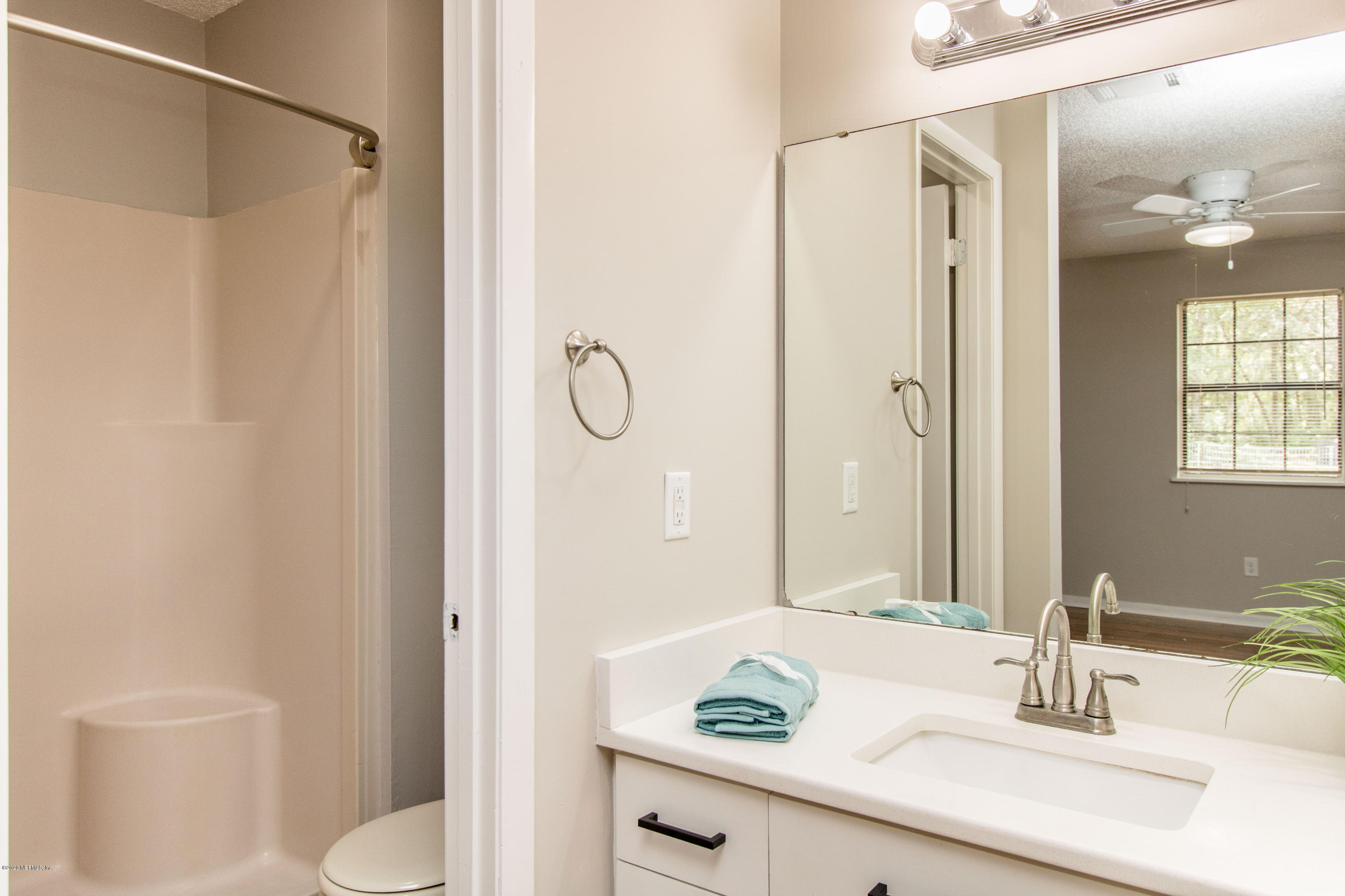 4279 Chokeberry Road Middleburg, FL 32068 - Photo 17 of 38 Owner's Bath View 2