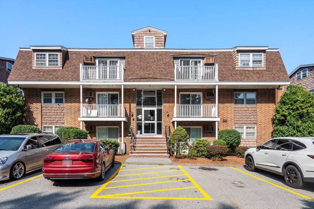 88 Beacon Street, Unit 7 Lawrence, MA 01843 - Photo 2 of 34 a front view of a house with a garden