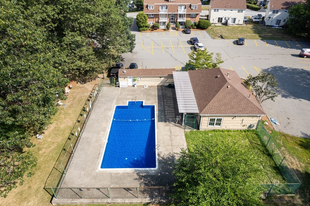 88 Beacon Street, Unit 7 Lawrence, MA 01843 - Photo 33 of 34 an aerial view of multiple houses with yard