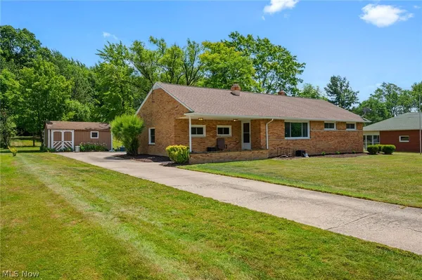 $289,900 | 2075 Heatherlane Drive, Broadview Heights, OH 44147