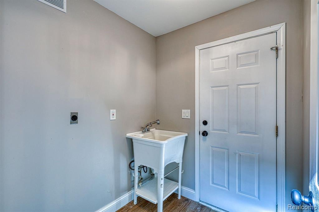 45212 Deneweth Road Macomb, MI 48042 - Photo 30 of 60