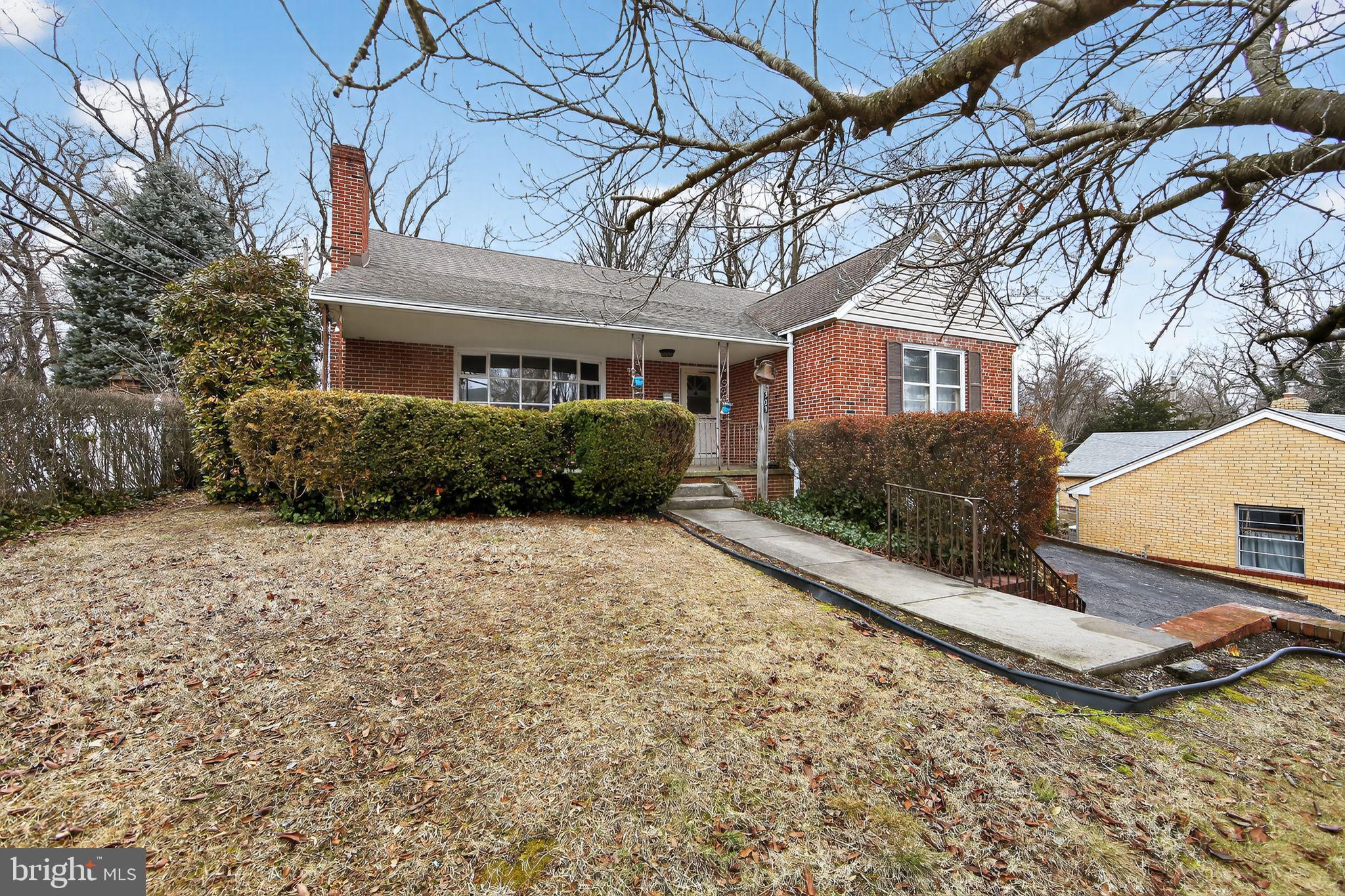 a view of a house with a yard and plants