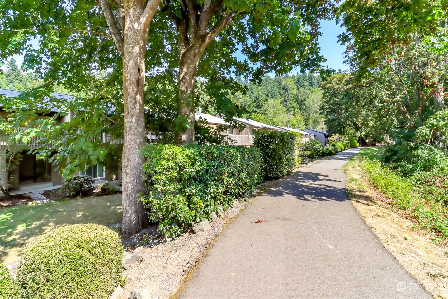 8521 South 259th Street, Unit B15 Kent, WA 98030 - Photo 21 of 26 a view of a garden with pathway