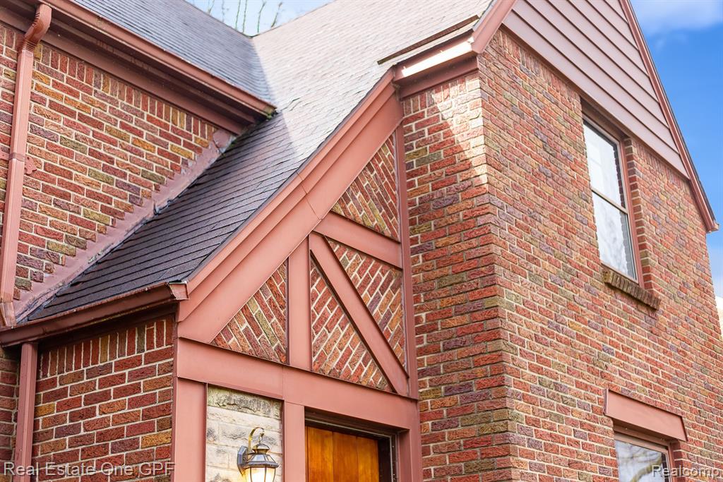 879 Roslyn Road Grosse Pointe Woods, MI 48236 - Photo 34 of 39