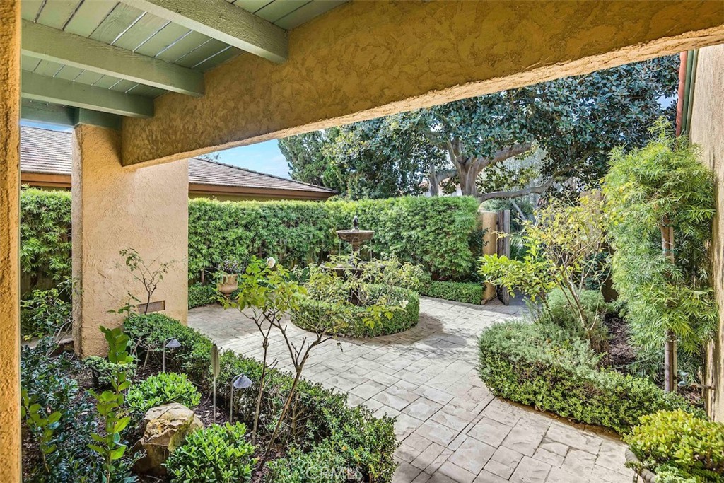 29014 Warnick Road Rancho Palos Verdes, CA 90275 - Photo 28 of 29 Charming front courtyard fountain