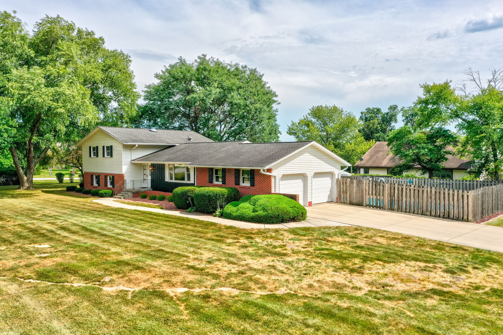2524 East 1669th Road Ottawa, IL 61350 - Photo 1 of 34
