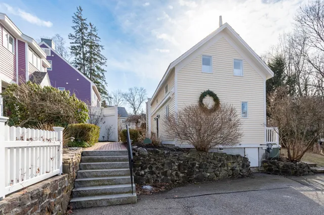 $3,500 | 774 Middle Street, Unit 4, Portsmouth, NH 03801