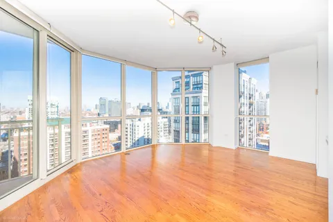 $450,000 | 645 North Kingsbury Street, Unit 2109, Chicago, IL 60654
