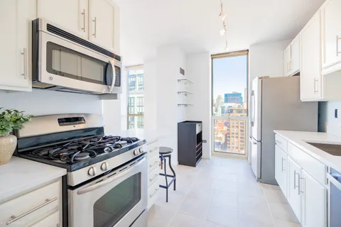 $450,000 | 645 North Kingsbury Street, Unit 2109, Chicago, IL 60654