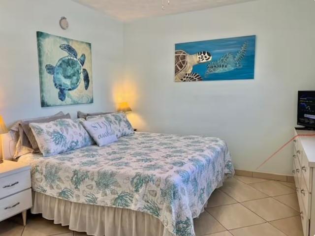 120 Northeast 20th Avenue, Unit 30 Deerfield Beach, FL 33441 - Photo 6 of 14 a bedroom with a bed and a painting on the wall