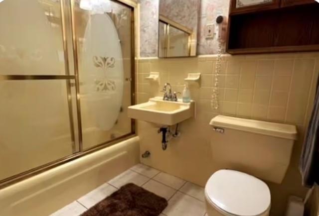 120 Northeast 20th Avenue, Unit 30 Deerfield Beach, FL 33441 - Photo 8 of 14 a bathroom with a sink a toilet a mirror and shower