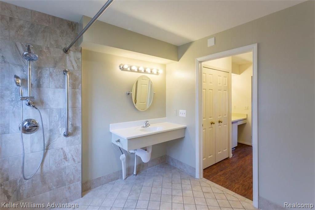 39167 Point Court Farmington Hills, MI 48331 - Photo 13 of 33