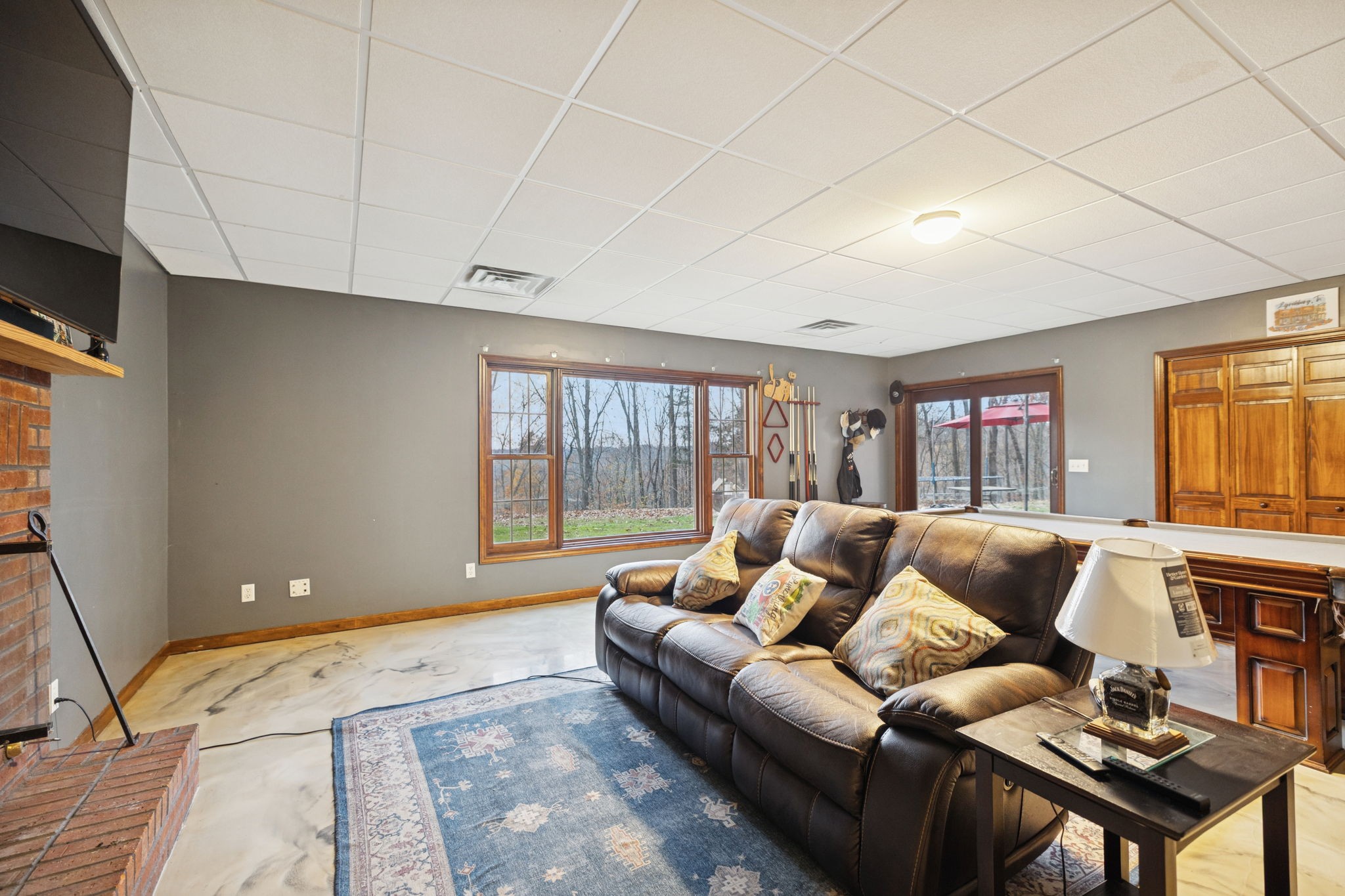 516 Rhotons Chapel Road Manchester, TN 37355 - Photo 30 of 55 a living room with furniture and a flat screen tv